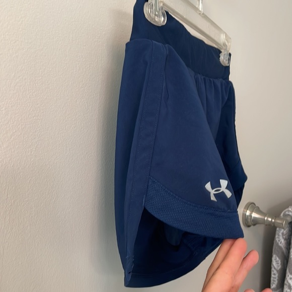 Navy Under Armor running shorts - Picture 2 of 6